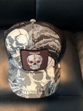 Skull Patch Trucker Hat unalive  - Black & Gray